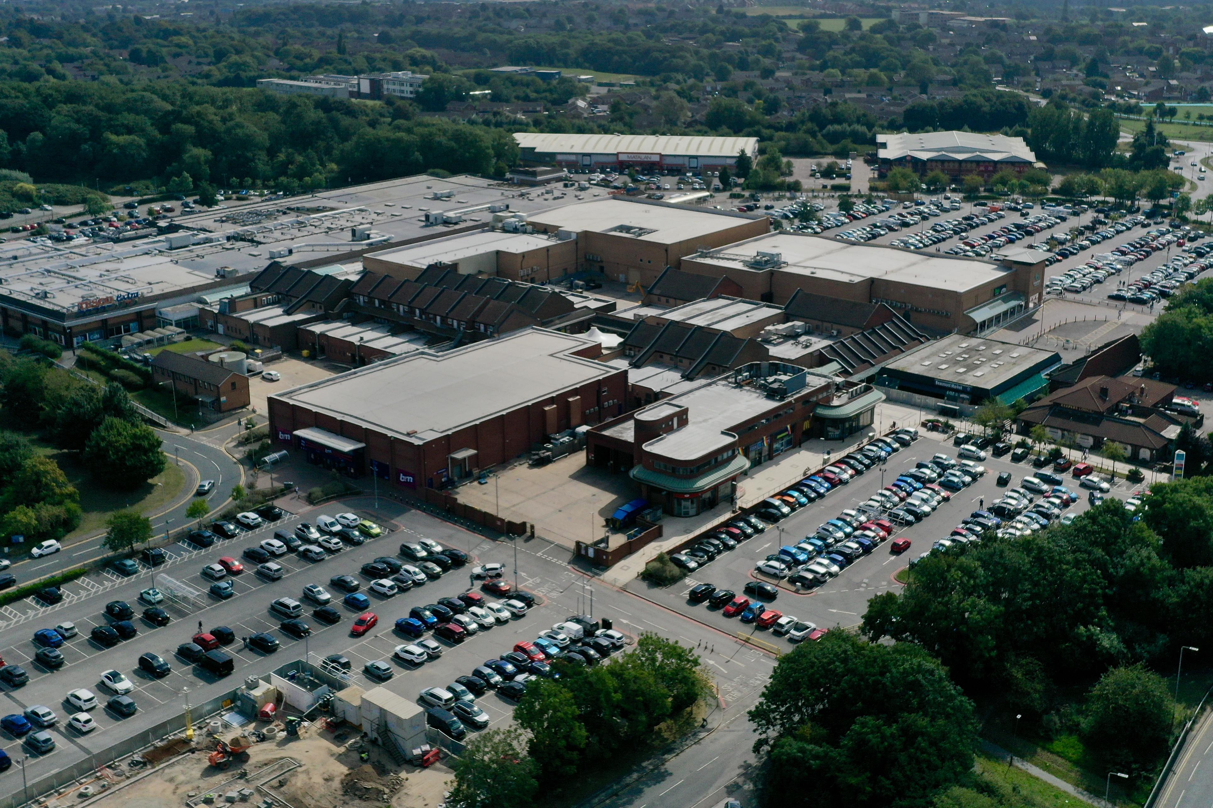 Evolve Estates expands its portfolio by acquiring Beaumont Leys, an open-air shopping centre in Leicester, in a joint venture with M Core. 